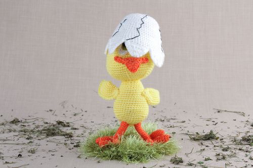 Brinquedo macio de malha feito à mão Franguinho - MADEheart.com