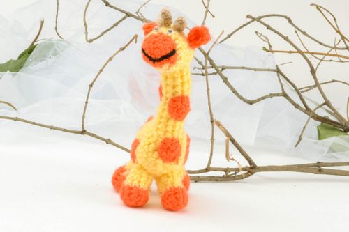 Juguete original Jirafa tejida - MADEheart.com