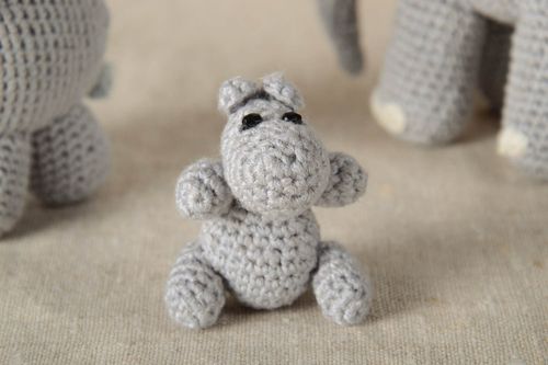 Juguete de ganchillo hecho a mano de hilos regalo original peluche para niño - MADEheart.com