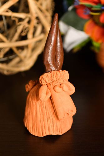 Figurina di animaletto fatta a mano in ceramica souvenir statuina di caprino - MADEheart.com