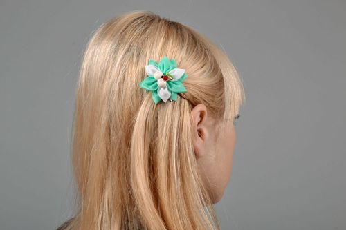 Pinza para el pelo con flor kanzashi - MADEheart.com