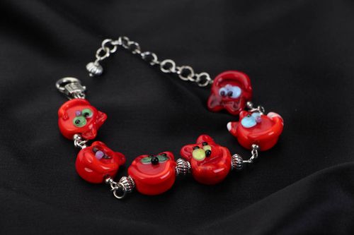 Authors bracelet made of glass Red Kittens - MADEheart.com