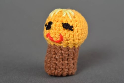 Juguete de peluche hecho a mano muñeco tejido juguete tejido al crochet - MADEheart.com