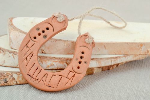 Protector de casa decoración de interior ideas para regalar herradura de barro - MADEheart.com