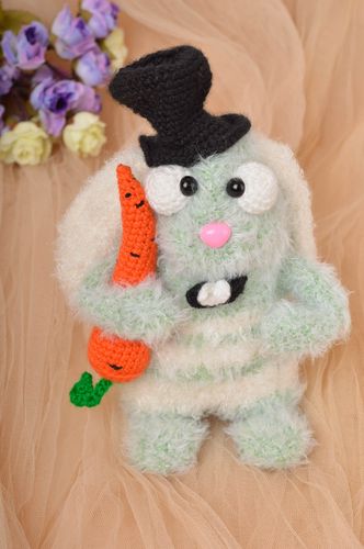 Juguete artesanal tejido a ganchillo peluche para niños regalo original Conejo - MADEheart.com