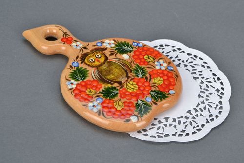 Tábua de corte de madeira com imagem da coruja  - MADEheart.com