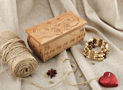 Handmade jewelry box - MADEheart.com