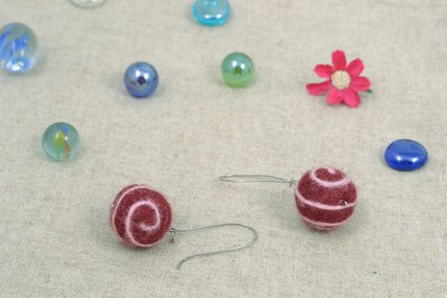 Handmade felt ball earrings - MADEheart.com