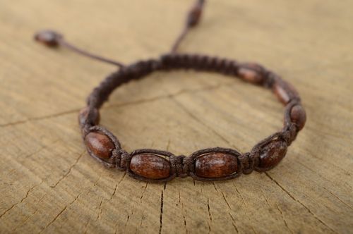 Friendship bracelet with wooden beads - MADEheart.com