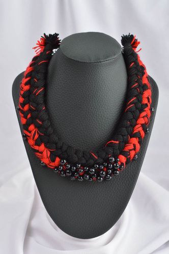 Колье коса хенд мейд украшение на шею с бусинками модная бижутерия красно черная - MADEheart.com