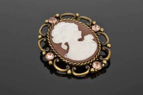 Metal cameo brooch in retro style - MADEheart.com