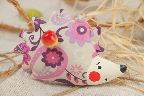 Imán de tela de algodón decorativo artesanal para la nevera con forma de erizo - MADEheart.com