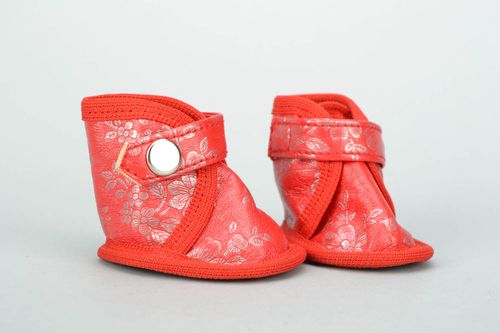 Zapatos de muñeca rojos - MADEheart.com