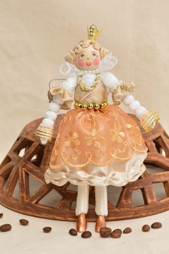 Авторская красивая интерьерная кукла ручной работы Принцесса в золотом наряде - MADEheart.com