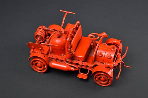 Figura de metal artesanal elemento decorativo regalo original camión de bomberos - MADEheart.com