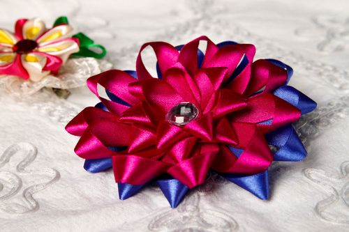 Goma para el pelo hecha a mano accesorio para niña regalo original Flor inusual - MADEheart.com