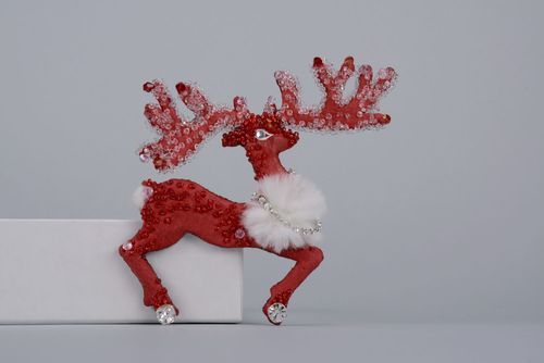 Brooch Reindeer - MADEheart.com