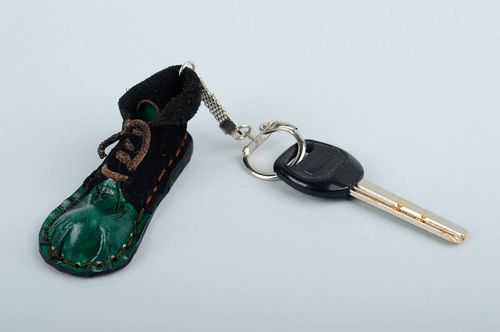 Handmade Schlüsselanhänger Leder Geschenkidee für Männer Designer Accessoire - MADEheart.com