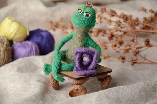 Handmade felted wool toy Frog - MADEheart.com