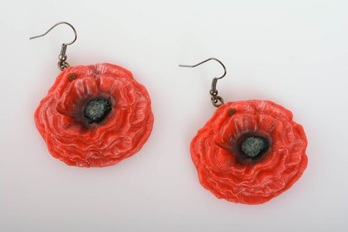 Modische handmade Ohrringe aus Polymerton große rote Mohnblumen - MADEheart.com