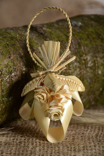 Handmade small volume floral interior wall hanging decoration woven of straw - MADEheart.com