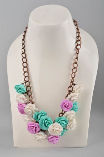 Collier fantaisie Bijou fait main fleurs pâte polymère métal Accessoire femme - MADEheart.com