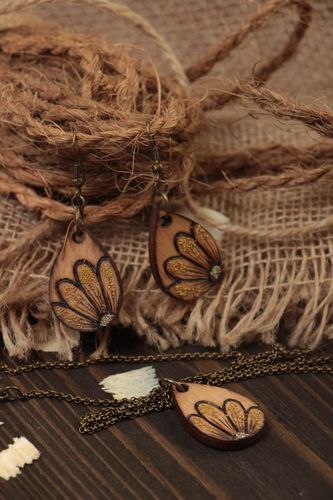 Handmade blumiges Schmuck Set aus Holz Damen Ohrringe Ketten Anhänger bemalt - MADEheart.com