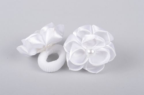 Élastique cheveux fait main Accessoire coiffure fleur blanche Cadeau original - MADEheart.com