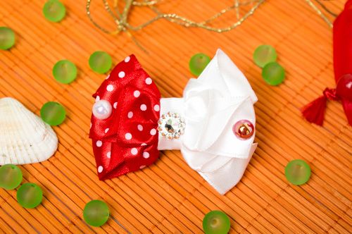 Gancho para el cabello artesanal con lazo accesorio para niña regalo original  - MADEheart.com