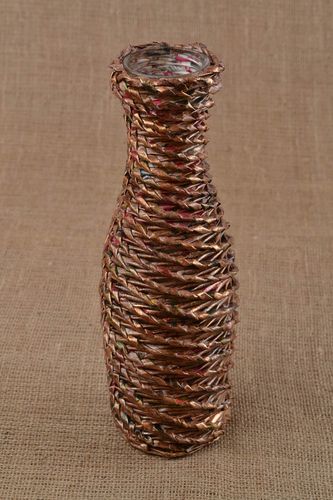 12 inches tall glass flower vase decorated with straw 20 oz 1,2 lb - MADEheart.com