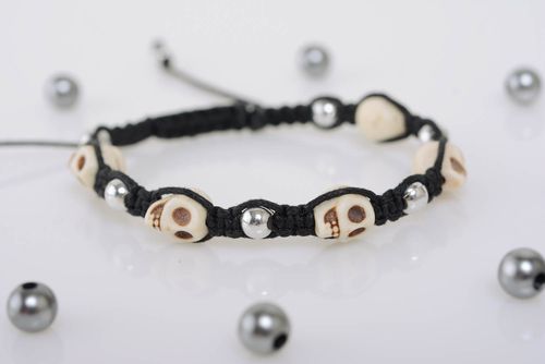 Geflochtenes Armband mit Kugeln Künstler ungewöhnlich schön mit Schädeln  - MADEheart.com