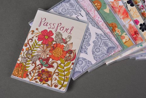 Funda para pasaporte hecha a mano porta documentos artesanal regalo original - MADEheart.com
