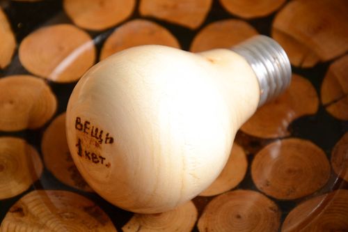Bombilla decorativa hecha a mano de madera regalo original decoración de hogar - MADEheart.com