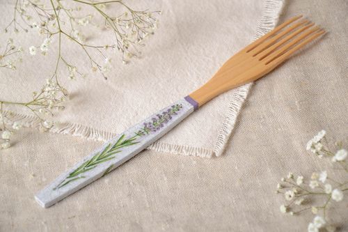 Tenedor de madera hecho a mano con imagen útil de cocina regalo original - MADEheart.com