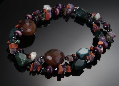 Collar de piedras naturales, hecho a mano - MADEheart.com