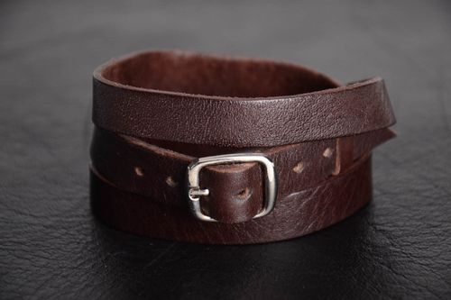 Bracelet large en cuir naturel marron foncé fait main élégant taille réglable - MADEheart.com