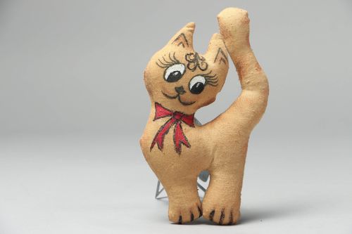 Pupazzo in stoffa fatto a mano giocattolo ecologico decorazione d’interni - MADEheart.com