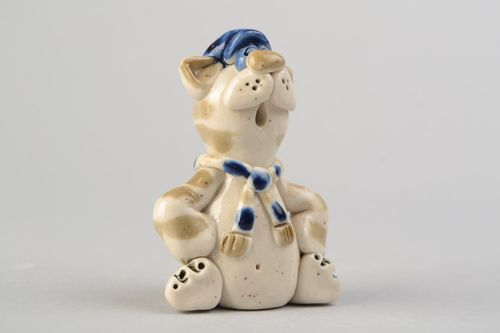 Ton Statuette Katze mit Mütze und Schal mit Glasur bemalt handmade künstlerisch  - MADEheart.com