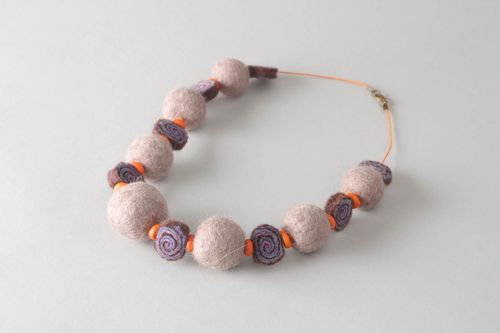 Collier en feutre fait main original - MADEheart.com