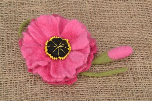 Woolen brooch Pink flower - MADEheart.com