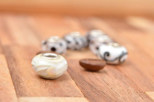 Handgemachte Glasperle glänzend schön Lampwork Perle Schmuckperle zum Basteln - MADEheart.com