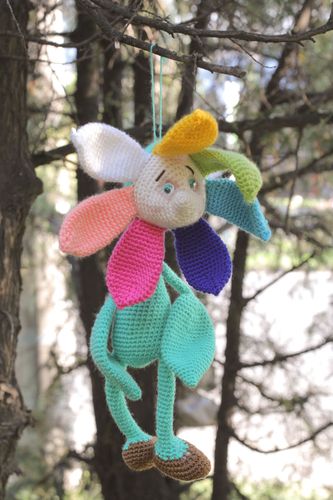 Peluche tricotée fleur de sept couleurs faite main - MADEheart.com