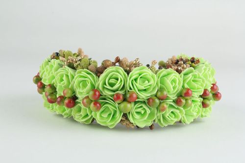 Haarreif aus Blumen - MADEheart.com