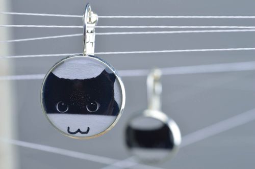 Handmade decoupage round dangling earrings coated with jewelry resin Cats - MADEheart.com