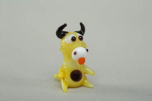 Lampwork Statuette aus Glas Kuh - MADEheart.com