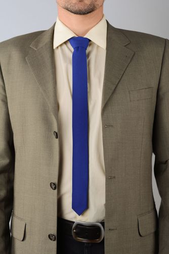 Blaue handmade Krawatte aus Anzugstoff - MADEheart.com