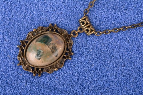 Colgante hecho a mano de resina epoxi accesorio para mujer bisutería artesanal - MADEheart.com