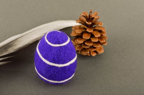 Декоративное яйцо ручной работы игрунка из шерсти валяная игрушка филлетовая - MADEheart.com