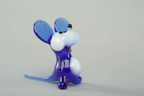 Маленькая фигурка из стекла Мышь с длинным хвостиком - MADEheart.com