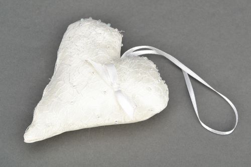 Décoration en tissu à suspendre Coeur blanc - MADEheart.com